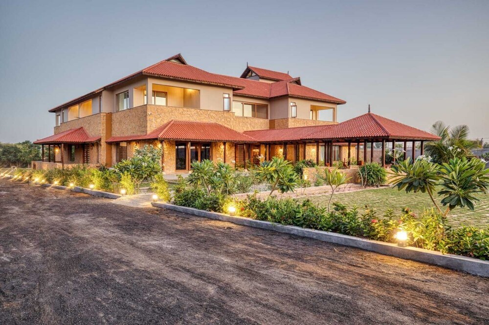 Бхудж: The Kutchh Courtyard Resort