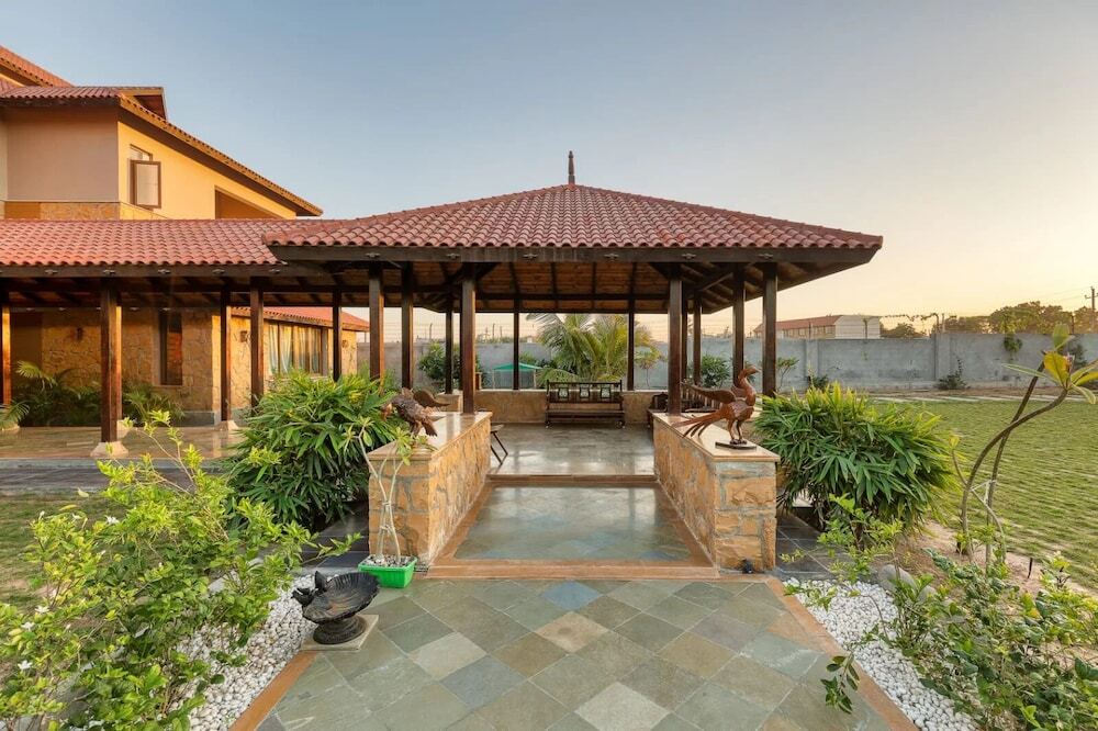 Бхудж: The Kutchh Courtyard Resort