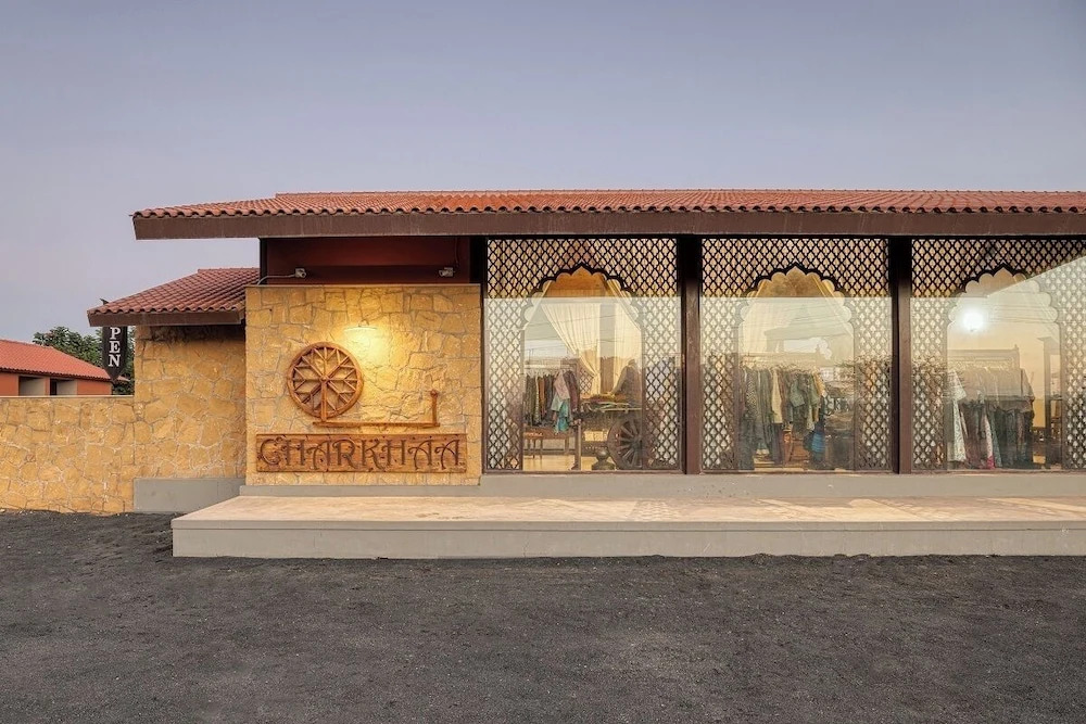 Бхудж: The Kutchh Courtyard Resort