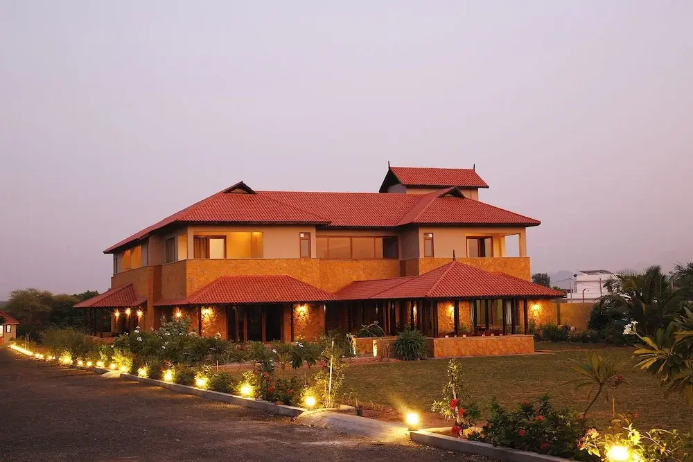Бхудж: The Kutchh Courtyard Resort