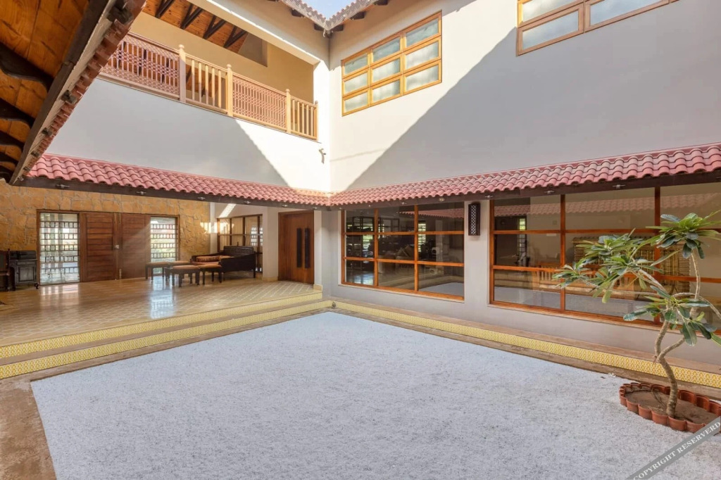 Бхудж: The Kutchh Courtyard Resort