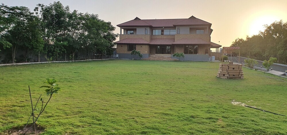 Бхудж: The Kutchh Courtyard Resort