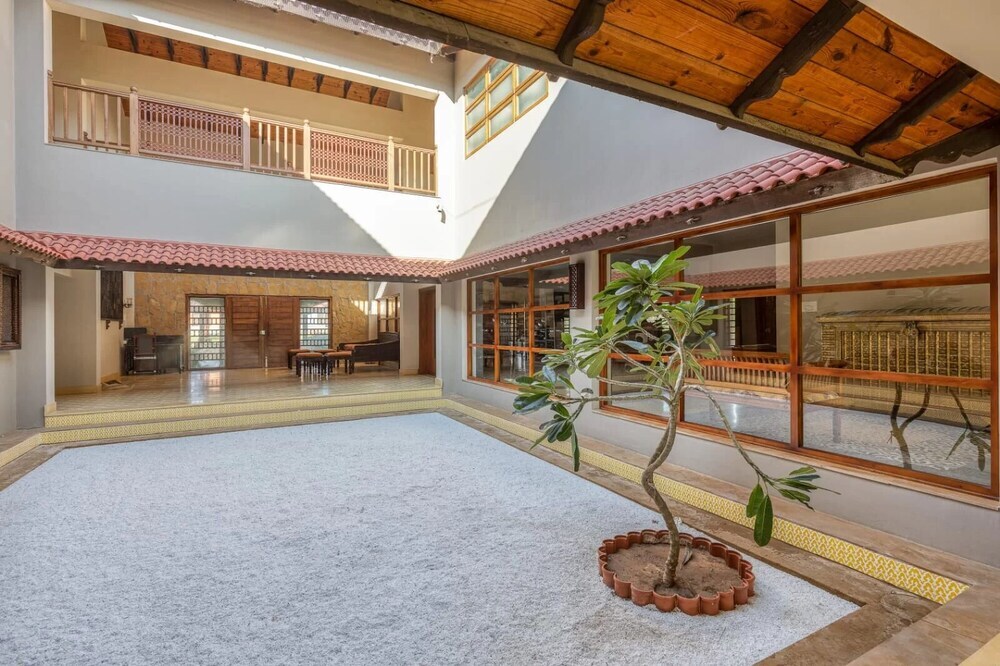Бхудж: The Kutchh Courtyard Resort