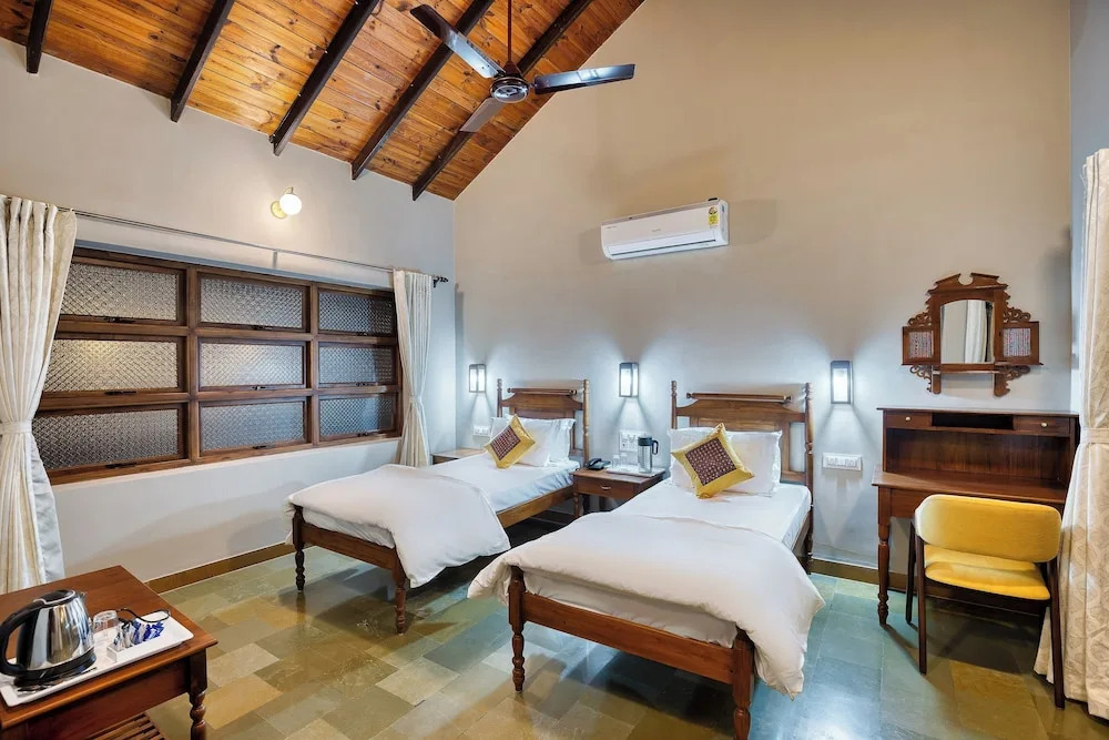 Бхудж: The Kutchh Courtyard Resort