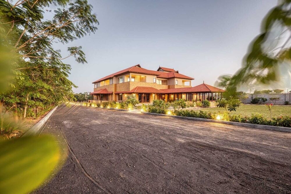 Бхудж: The Kutchh Courtyard Resort