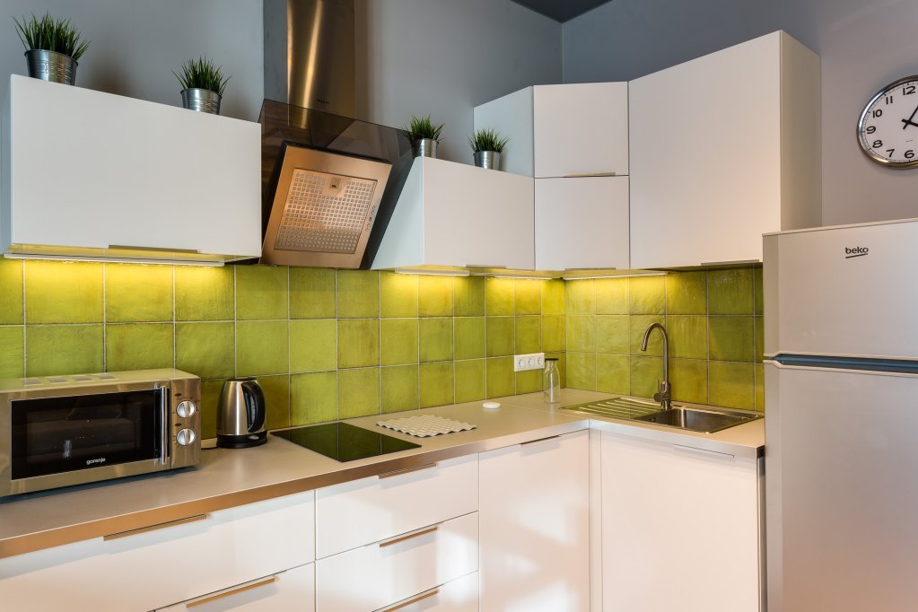 Москва: Na Novotikhvinskoy 12K1 Apartments