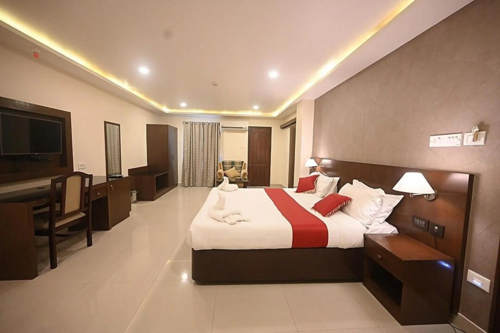 Cheppad: Hotel Bhagavath Gardens
