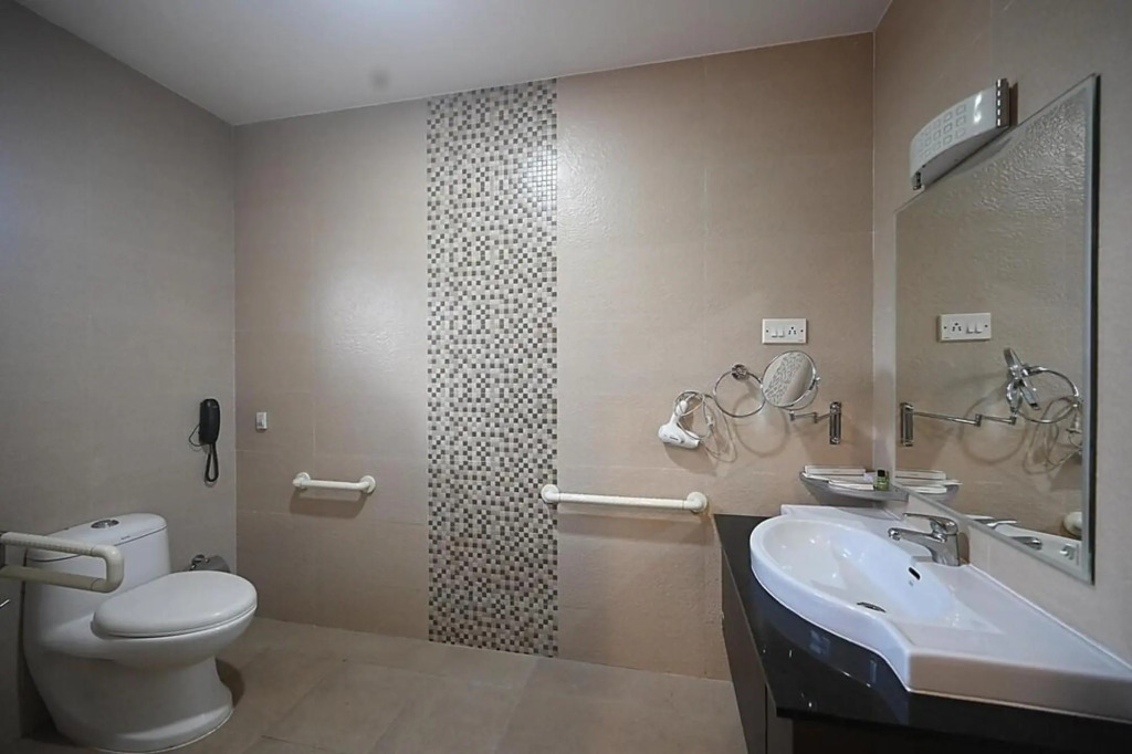 Cheppad: Hotel Bhagavath Gardens
