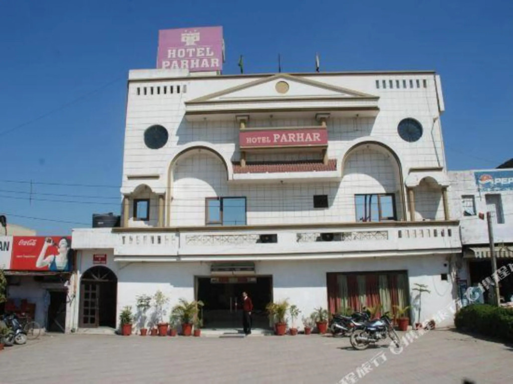Лудхиана: Hotel Parhar