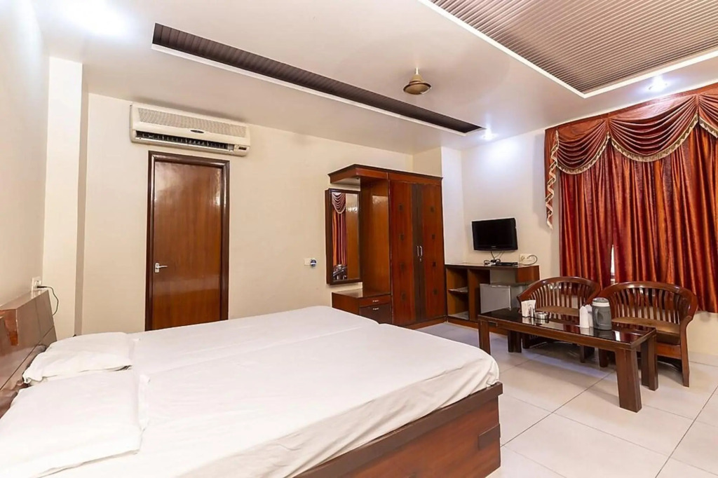 Лудхиана: Hotel Parhar