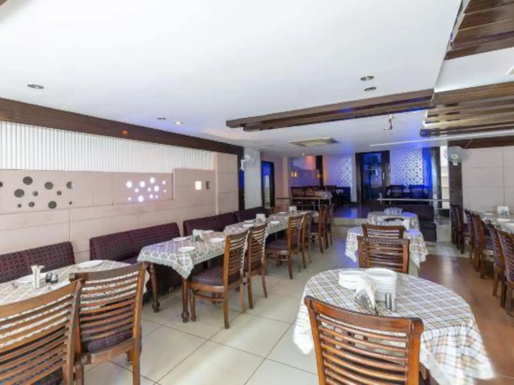 Лудхиана: Hotel Parhar
