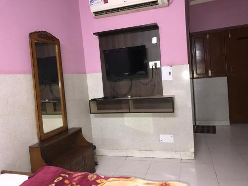 Нойда: OYO 87010 Sangam Guest House