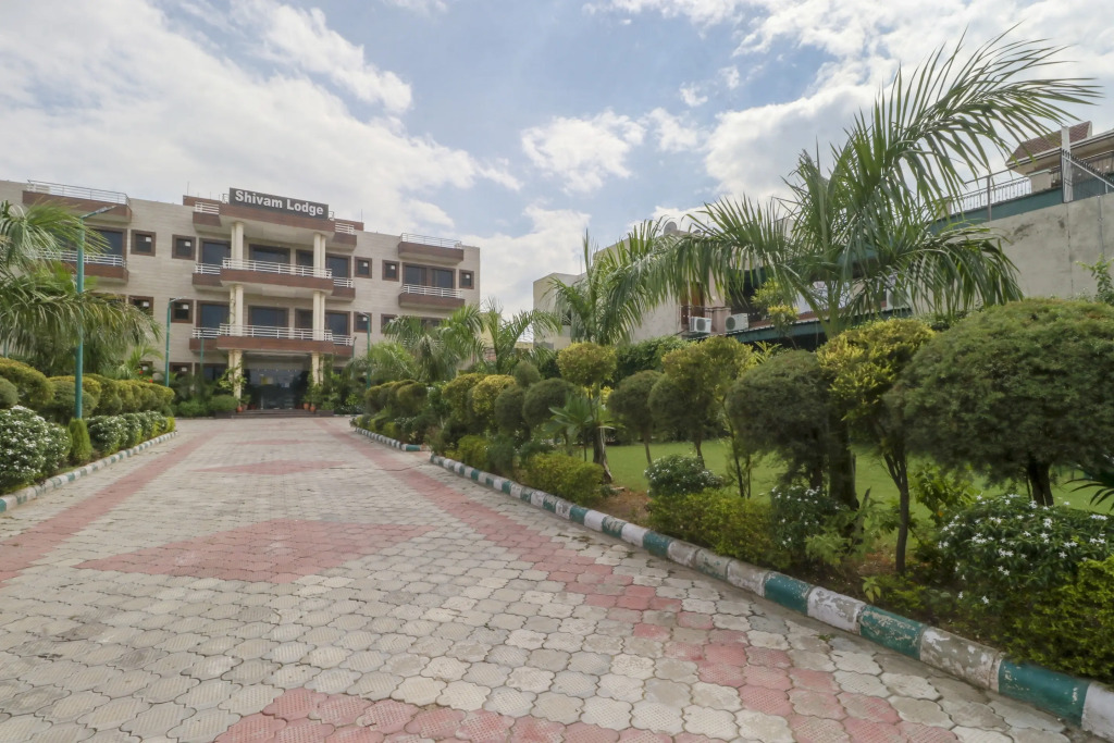 Амбала: Hotel Shivam Lodge By OYO