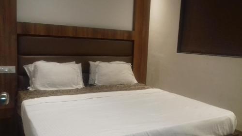 Нерал: Joy Hotel And Banquet Hall