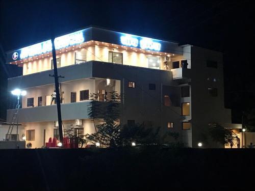 Нерал: Joy Hotel And Banquet Hall