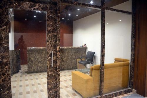 Нерал: Joy Hotel And Banquet Hall
