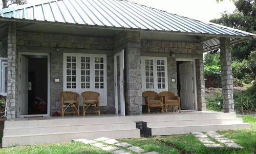 Валпарай: Ministers Mansion
