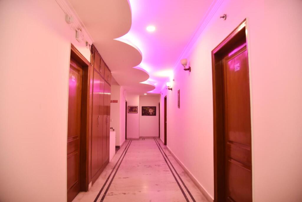 Гуруграм: Gracious Inn Hotel by OYO Rooms
