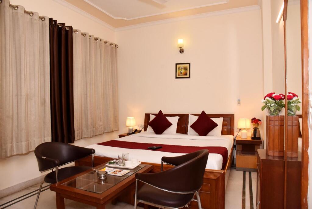 Гуруграм: Gracious Inn Hotel by OYO Rooms