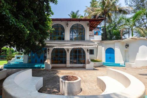 Хандала: SaffronStays Casa Blanca