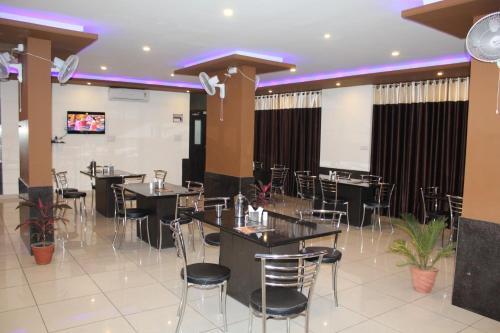 Хому: Hotel Para Place