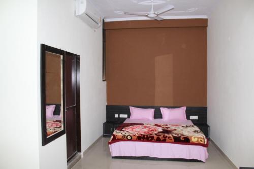 Хому: Hotel Para Place