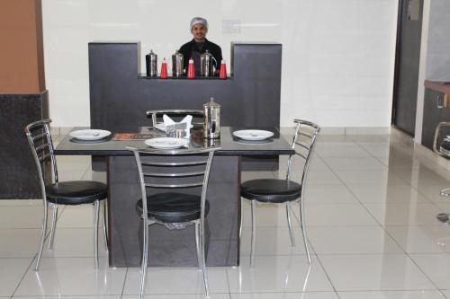Хому: Hotel Para Place