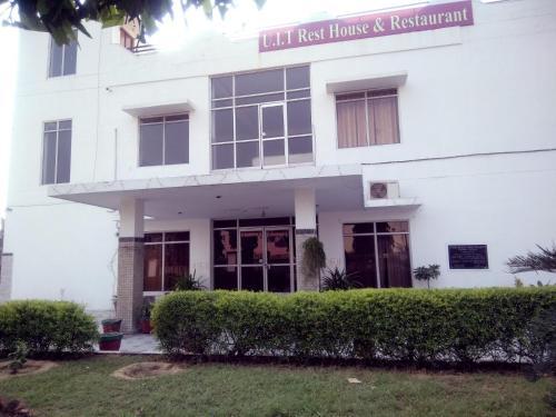 UIT Rest House And Restaurant Hotel — фото 4