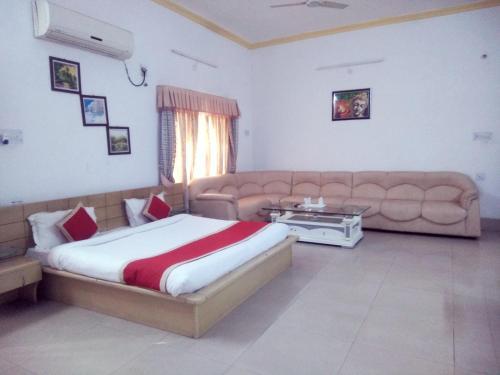 UIT Rest House And Restaurant Hotel — фото 1