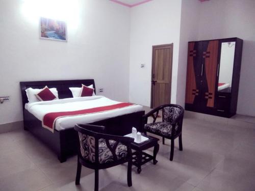 Бхивади: UIT Rest House And Restaurant Hotel