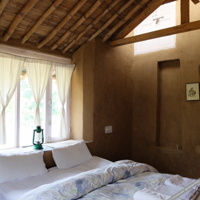 Кангра: The Earth House