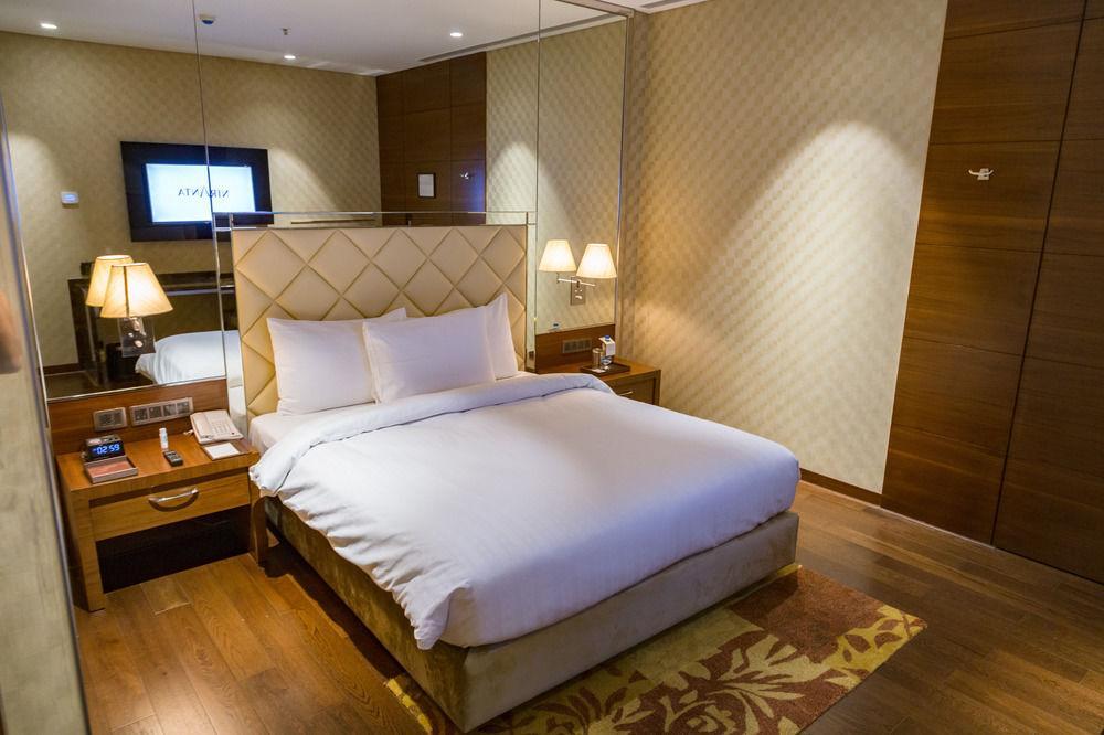 Мумбаи: Niranta Transit Hotel Mumbai Airport - At Arrivals