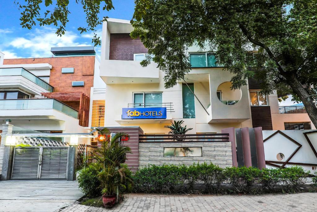 Гуруграм: FabHotel Lakshmi Residency