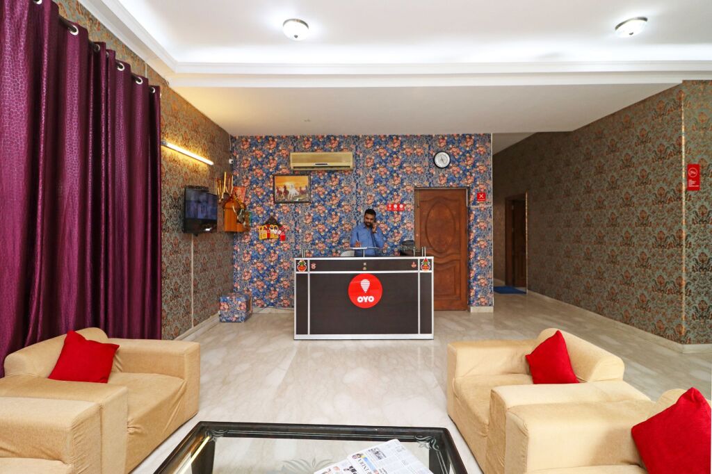 Нойда: Ashray Home
