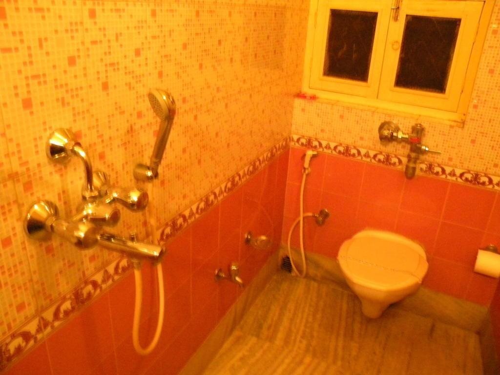 Колката: Transit House