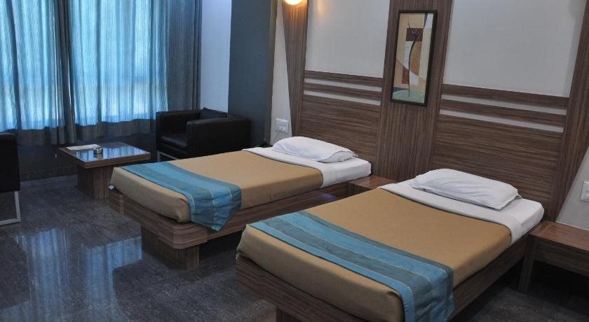 Солапур: Lotus Hotel