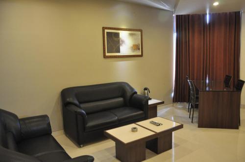 Солапур: Lotus Hotel