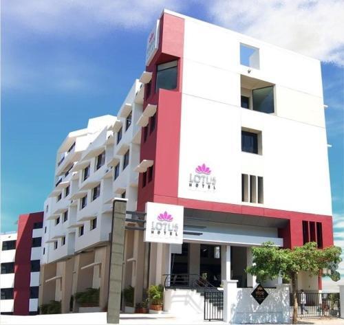 Солапур: Lotus Hotel