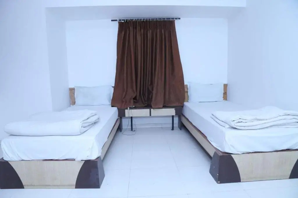 Джалгаон: Hotel Kewal INN