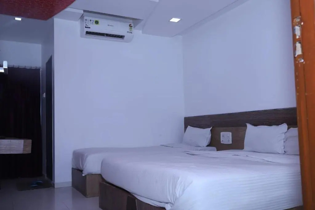 Джалгаон: Hotel Kewal INN