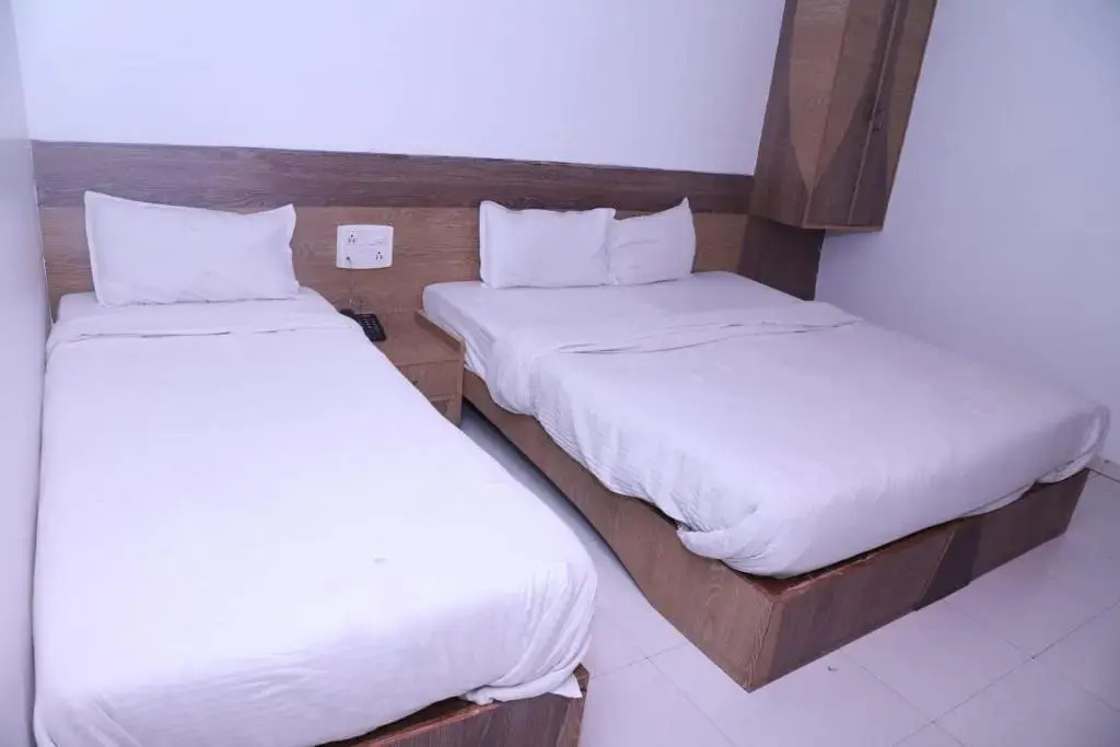 Джалгаон: Hotel Kewal INN