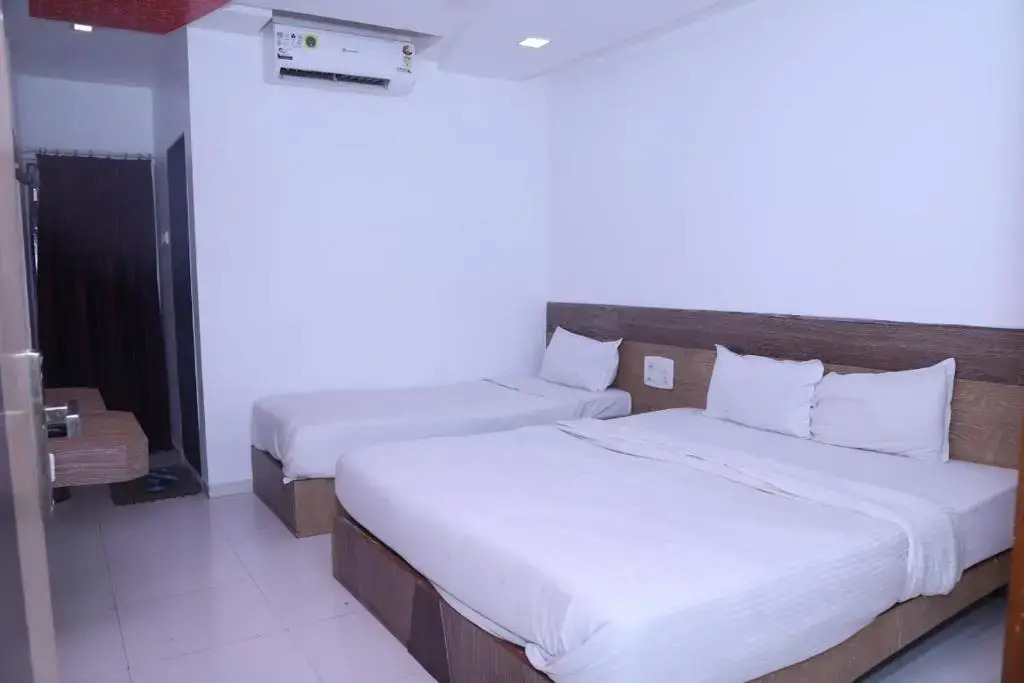 Джалгаон: Hotel Kewal INN