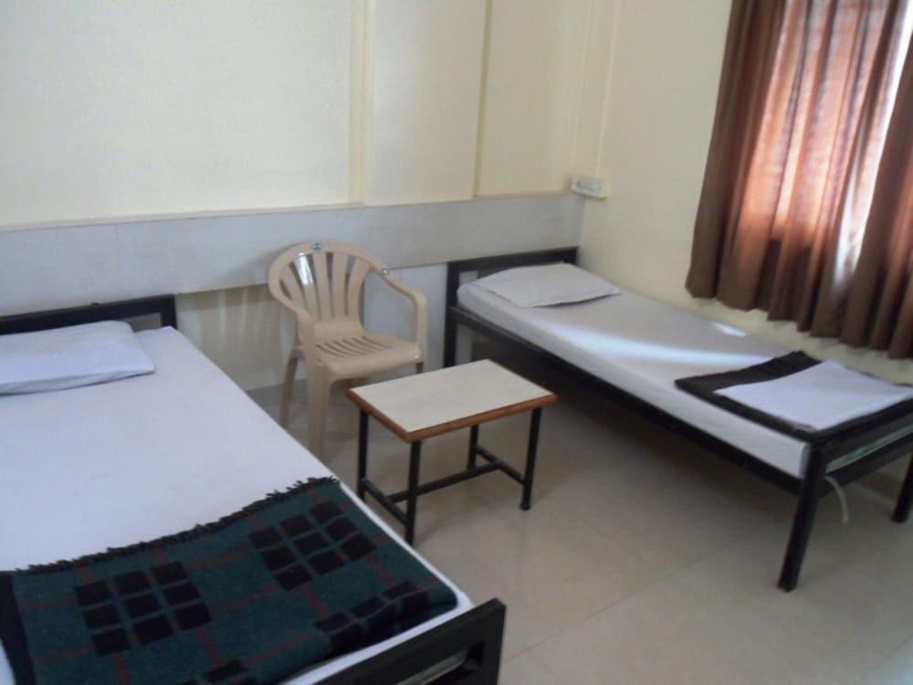 Нараяангаон: Hotel Monica Lodging And Bording