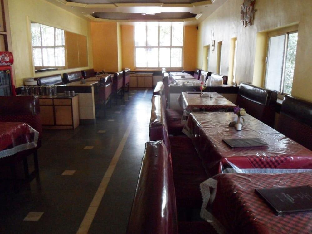 Нараяангаон: Hotel Monica Lodging And Bording