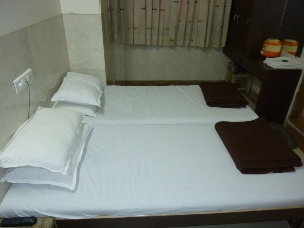 Мумбаи: Basera Hotel