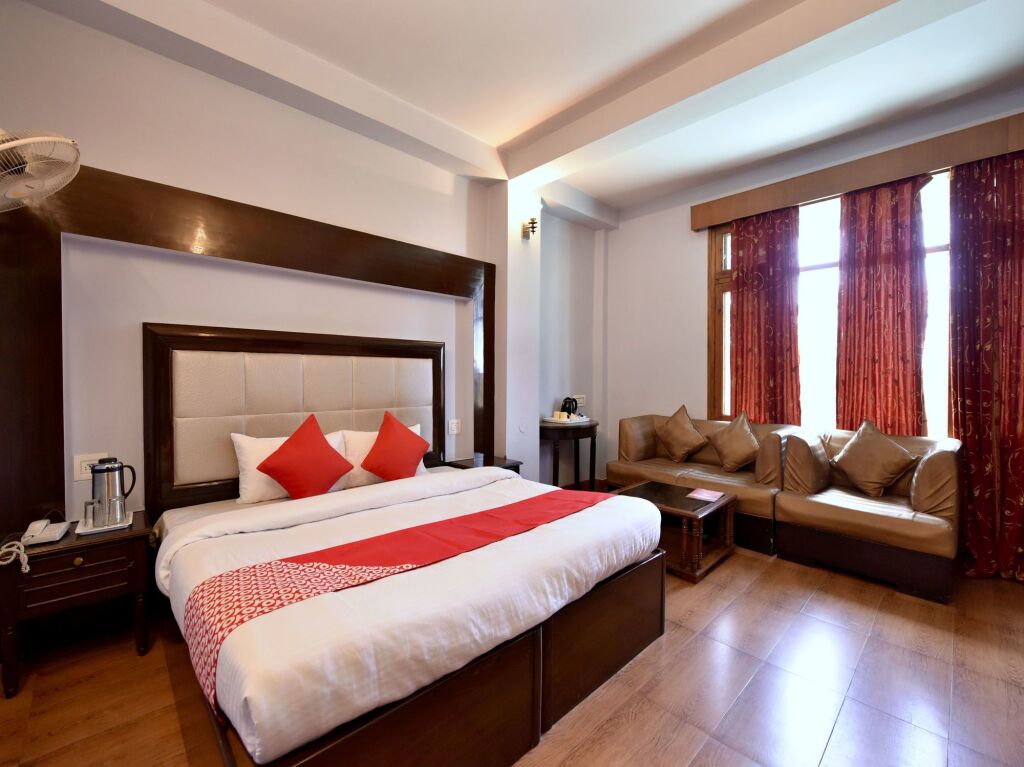 Шимла: Hotel Himland East By OYO Rooms