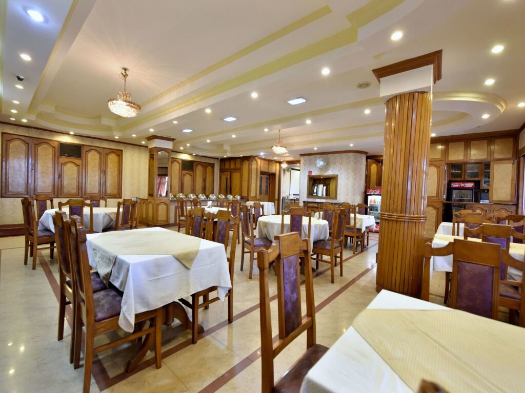 Шимла: Hotel Himland East By OYO Rooms