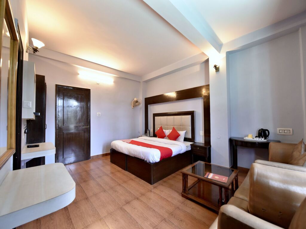 Шимла: Hotel Himland East By OYO Rooms