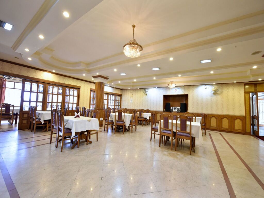Шимла: Hotel Himland East By OYO Rooms