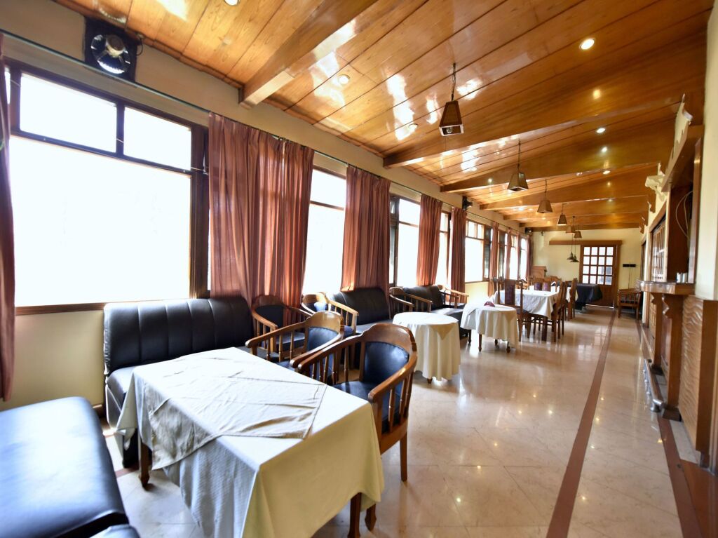 Шимла: Hotel Himland East By OYO Rooms